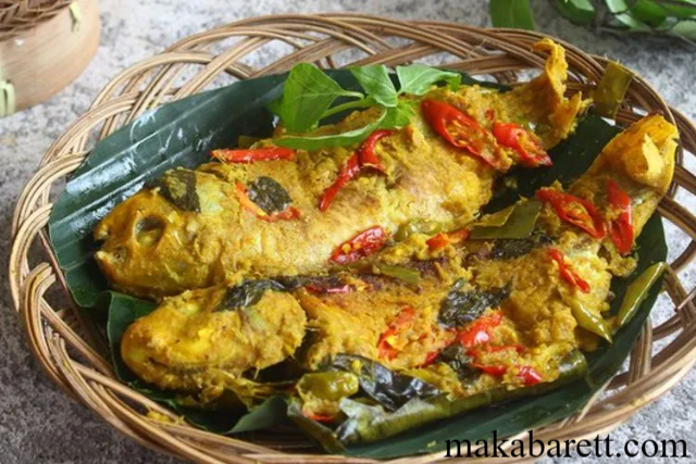 Pepes Ikan Bandeng Bumbu Kuning Hidangan Tradisional